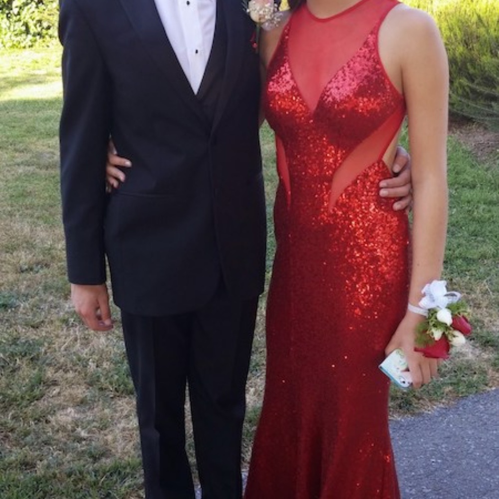 Faviana  Red Sequined Gown Prom Perfect Size 0 Worn Once